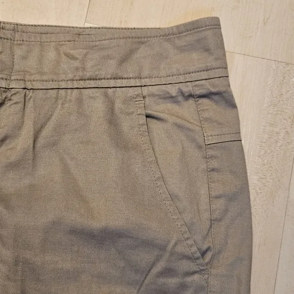 Vince Coin Pocket Bermuda Shorts Tan Khaki Stretch Slim Fit size 2