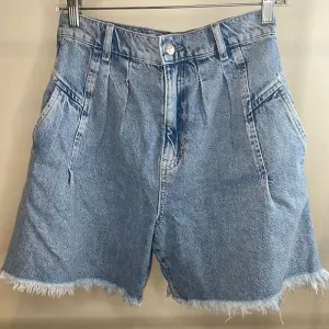 We the Free High Waisted Pleated Front Mom Shorts - Size 26