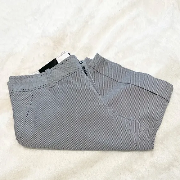 🆕Women’s Banana Republic Martin Bermuda Shorts