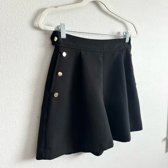 Zara Pleated High Waist Shorts in Black Size Small
